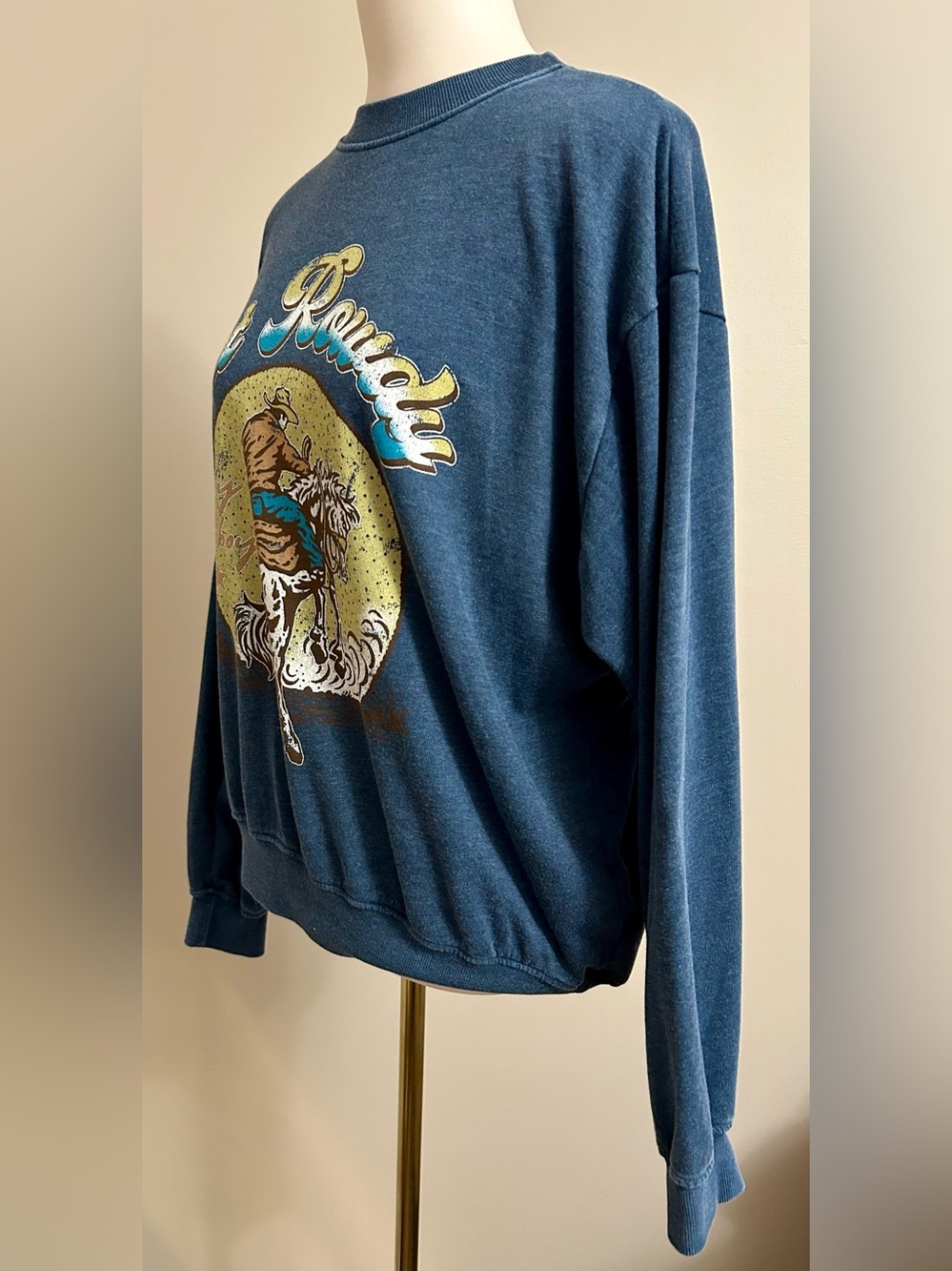 HRT & LUV Los Angeles Vintage inspired “Get Rowdy” Sweatshirt - Like New - Picture 4 of 9